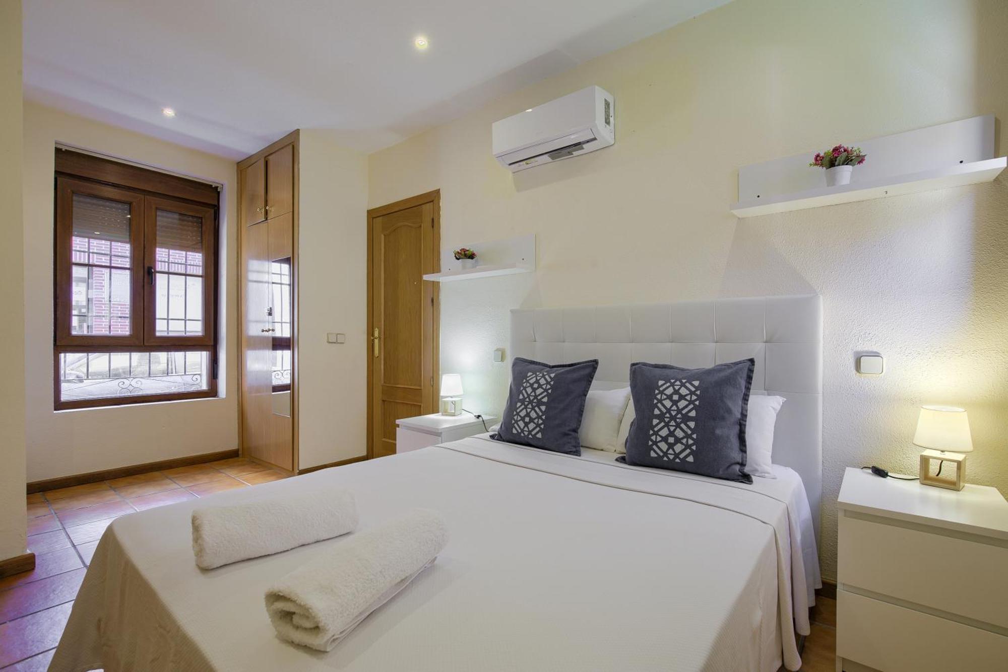 Casona 44 - Apartamento Para 2 Con Wifi, Ac Y Patio Exterior Alcalá de Henares Buitenkant foto