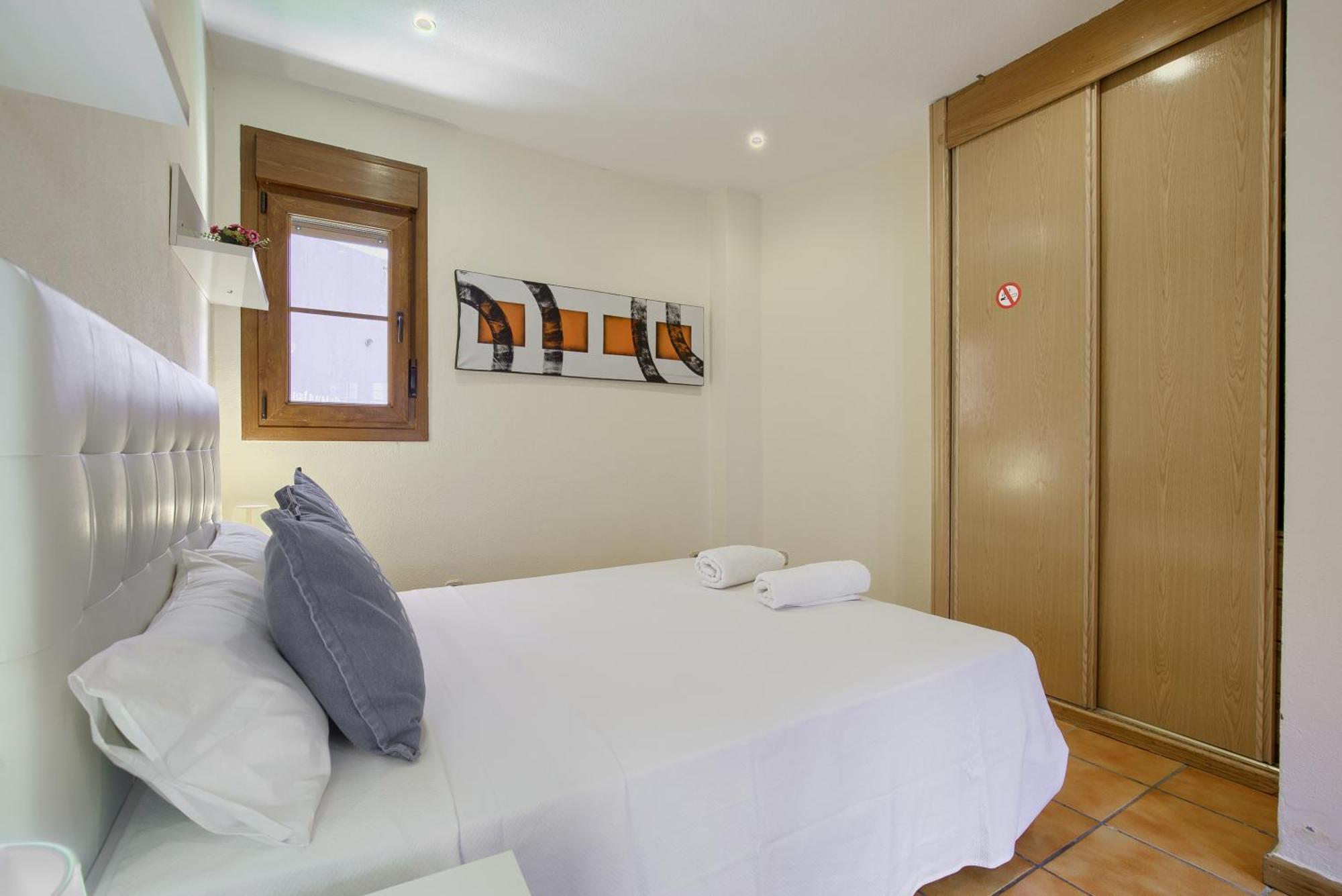 Casona 44 - Apartamento Para 2 Con Wifi, Ac Y Patio Exterior Alcalá de Henares Buitenkant foto